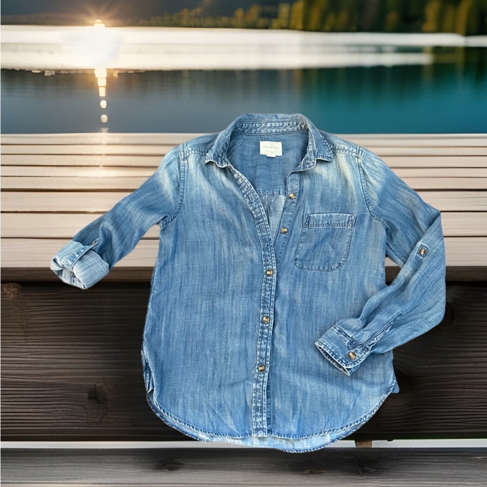 American Eagle Chambray Button Down Shirt Boyfriend Fit Ombré Blue Women’s Sz XS